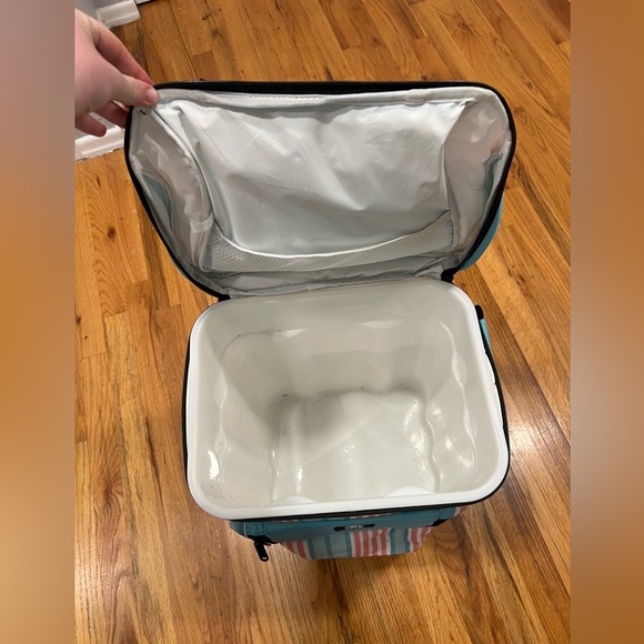 Cooler - Picture 5 of 5